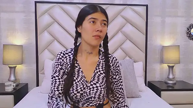 Snapshot of CristalShayy chatting on February 25, 11:20 am CristalShayy online show from February 25, 11:20 am