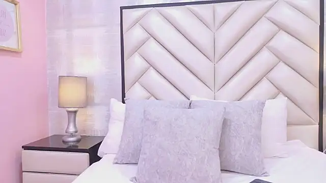 Snapshot of CristalShayy chatting on March 4, 11:49 am CristalShayy online show from March 4, 11:49 am