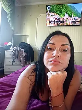 Snapshot of LuceSkys chatting on October 15, 11:32 am LuceSkys online show from October 15, 11:32 am