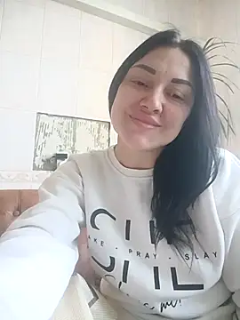 Snapshot of LuceSkys chatting on November 1, 9:33 am LuceSkys online show from November 1, 9:33 am