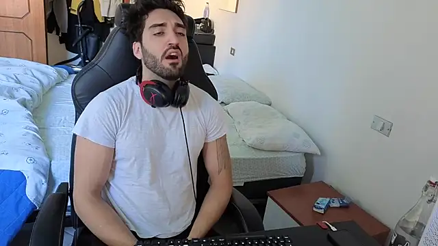 Al3xox02 online show from April 5, 12:13 pm