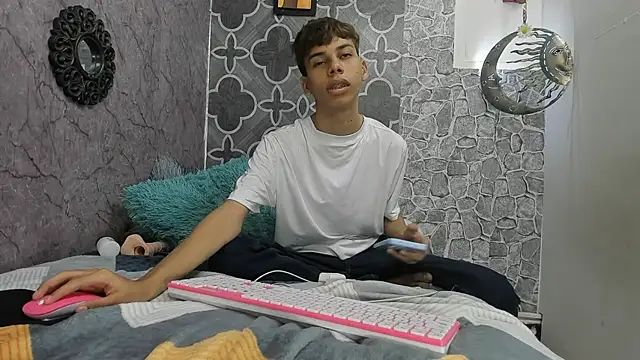 sexyboys cutex18 online show from December 22, 7:55 pm