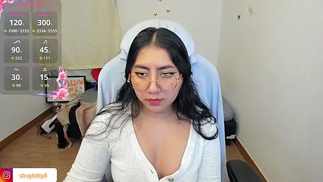 Snapshot of LoveLyy- chatting on October 13, 9:15 pm LoveLyy- online show from October 13, 9:15 pm