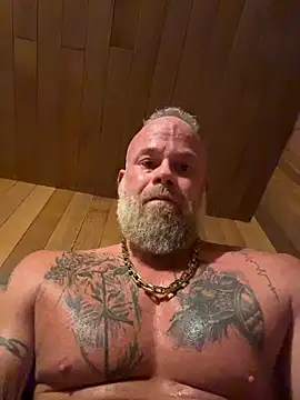 Snapshot of Muscledick40 chatting on March 12, 9:32 pm Muscledick40 online show from March 12, 9:32 pm