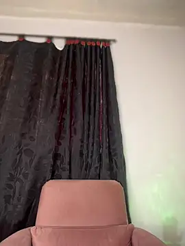 Snapshot of AlannaDollx chatting on February 22, 7:23 pm AlannaDollx online show from February 22, 7:23 pm