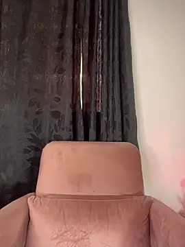 Snapshot of AlannaDollx chatting on March 1, 5:15 pm AlannaDollx online show from March 1, 5:15 pm