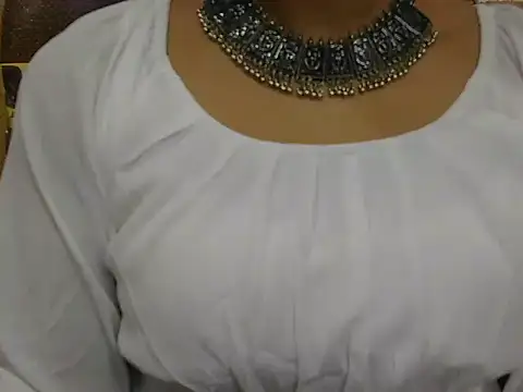 Snapshot of priti_singhaniya chatting on November 3, 5:09 am priti singhaniya online show from November 3, 5:09 am