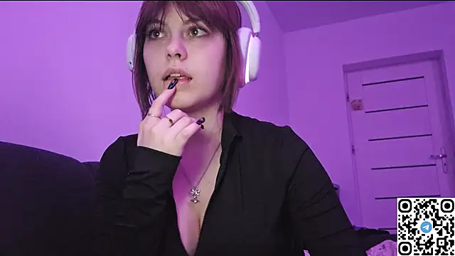 KristiBloom online show from November 2, 10:45 pm