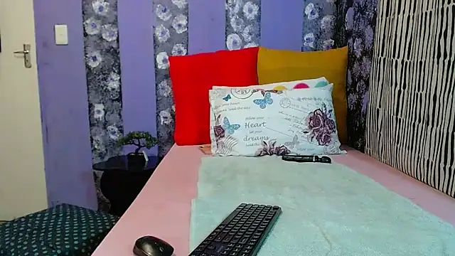 Bigboobsbooty online show from April 9, 5:40 pm