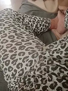 yolyyolandar online show from May 17, 9:06 am