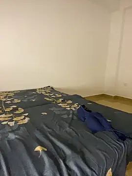 Monica  Bellucci   online show from December 5, 1:20 pm