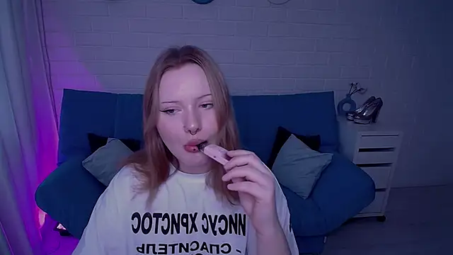 AuroraMour online show from October 10, 1:10 pm