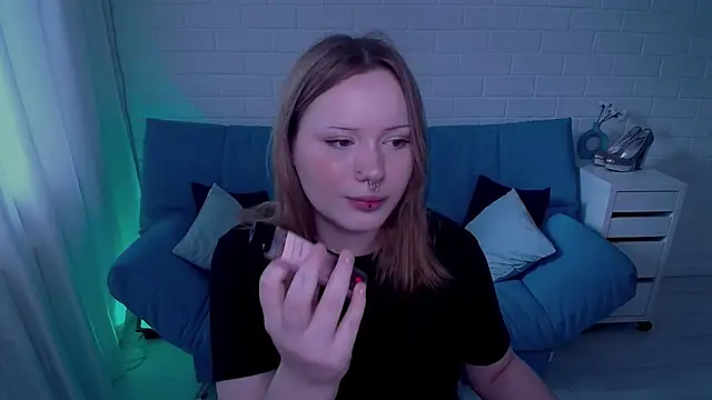 AuroraMour online show from October 14, 9:21 am