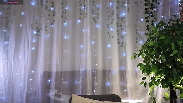 Snapshot of Yoon_Mii chatting on October 18, 7:42 am Yoon Mii online show from October 18, 7:42 am