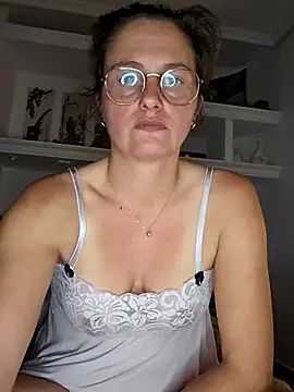 xcrazzycat online show from April 17, 8:45 pm