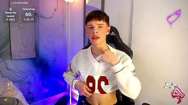 Snapshot of JackFrosst chatting on July 9, 12:31 pm JackFrosst online show from July 9, 12:31 pm