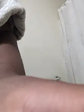 Snapshot of only_liyah chatting on October 29, 6:37 am only liyah online show from October 29, 6:37 am