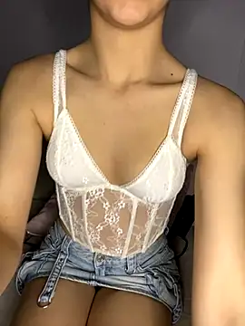 christalles online show from November 22, 8:30 pm