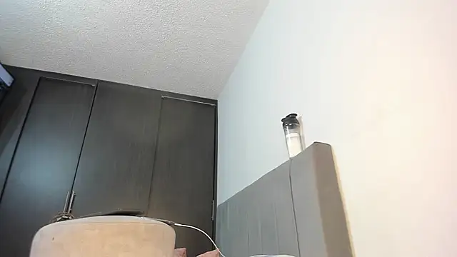 Snapshot of emy_collyns chatting on February 8, 2:15 am emy collyns online show from February 8, 2:15 am