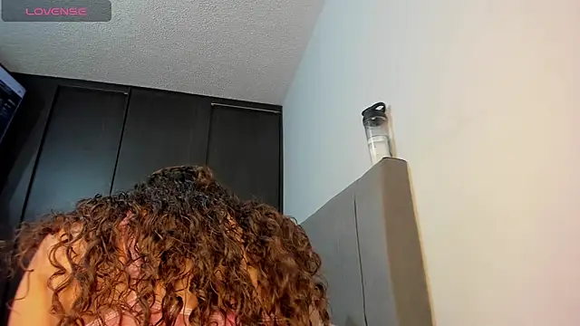 Snapshot of emy_collyns chatting on February 10, 3:21 am emy collyns online show from February 10, 3:21 am