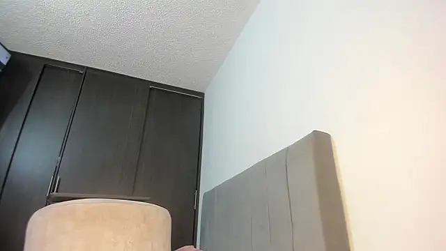 Snapshot of emy_collyns chatting on February 17, 2:41 am emy collyns online show from February 17, 2:41 am