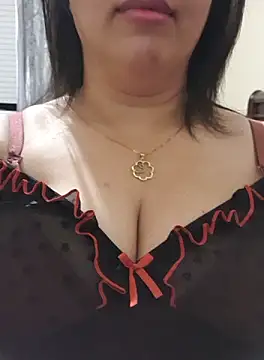 lina ae online show from October 6, 9:45 pm