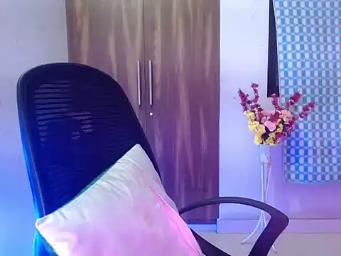 Snapshot of Roiseeee chatting on March 30, 4:57 am Roiseeee online show from March 30, 4:57 am