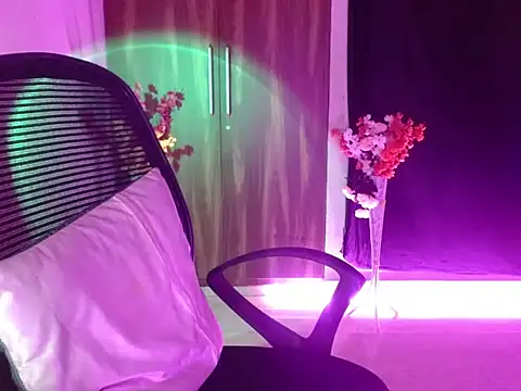 Snapshot of Roiseeee chatting on April 10, 5:12 am Roiseeee online show from April 10, 5:12 am