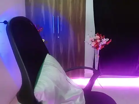 Snapshot of Roiseeee chatting on April 12, 4:39 am Roiseeee online show from April 12, 4:39 am