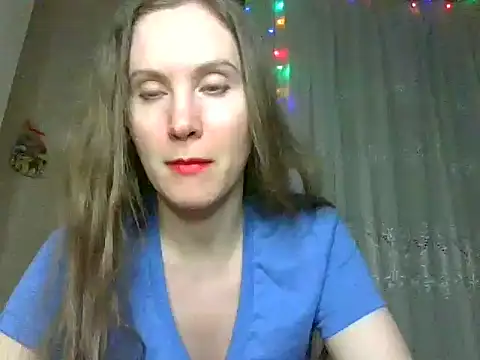 Snapshot of Lynirina chatting on June 19, 10:24 pm Lynirina online show from June 19, 10:24 pm