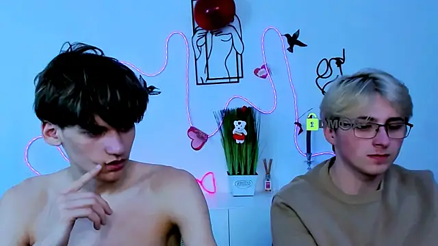 Snapshot of rico_steel chatting on February 19, 7:54 pm rico steel online show from February 19, 7:54 pm