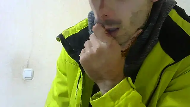 Snapshot of MakabulaAndrey chatting on October 21, 5:46 pm MakabulaAndrey online show from October 21, 5:46 pm