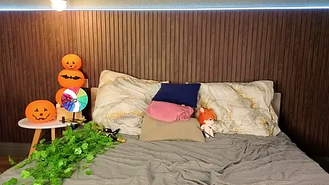 kitsun ne online show from November 4, 8:30 pm