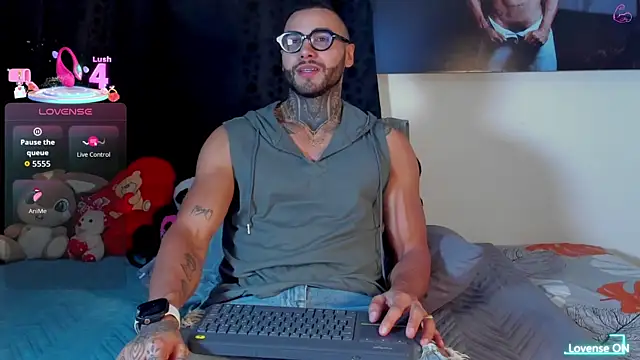 Snapshot of Danny_Willson chatting on June 16, 1:52 am Danny Willson online show from June 16, 1:52 am