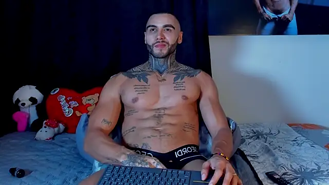 Snapshot of Danny_Willson chatting on June 24, 2:43 am Danny Willson online show from June 24, 2:43 am