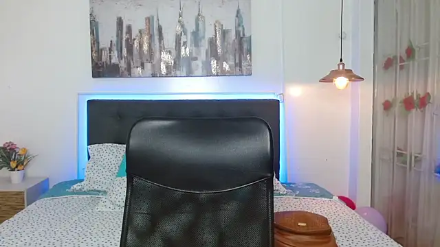 andresnoir  online show from December 20, 1:18 pm