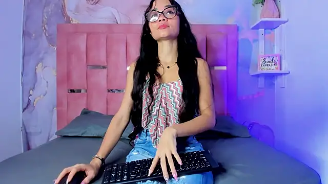 Snapshot of Isis_Blaze chatting on April 24, 3:09 am Isis Blaze online show from April 24, 3:09 am