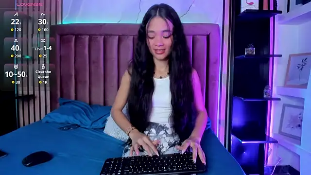 Snapshot of Isis_Blaze chatting on May 2, 3:33 am Isis Blaze online show from May 2, 3:33 am