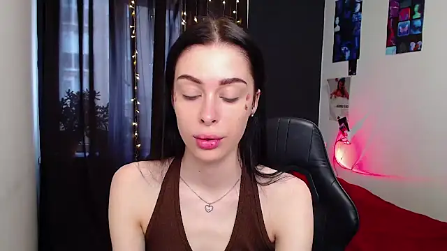 Snapshot of ariel_is_on_vacation chatting on October 14, 10:27 am ariel is on vacation online show from October 14, 10:27 am