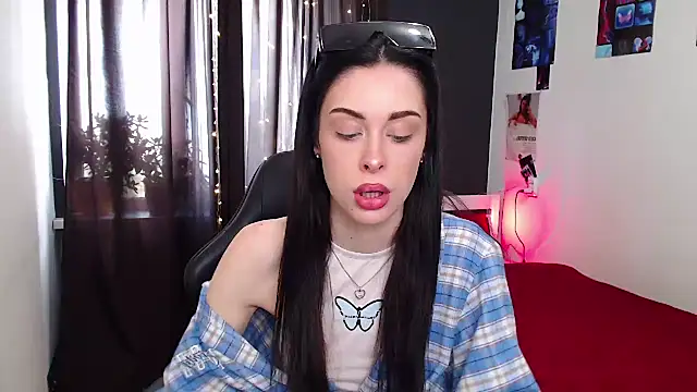 Snapshot of ariel_is_on_vacation chatting on October 21, 8:04 am ariel is on vacation online show from October 21, 8:04 am