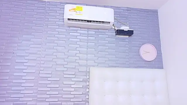 Snapshot of Hungry_pussy18 chatting on October 15, 1:33 pm Hungry pussy18 online show from October 15, 1:33 pm