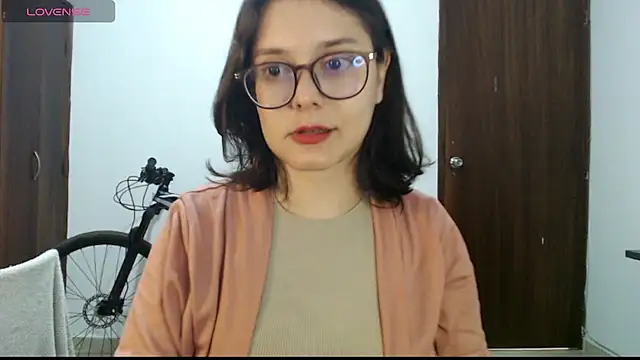 Snapshot of CarlaLorez chatting on October 23, 1:05 am CarlaLorez online show from October 23, 1:05 am