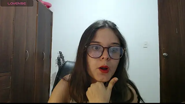 CarlaLorez online show from April 23, 1:07 am