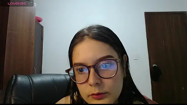 Snapshot of CarlaLorez chatting on June 14, 9:50 pm CarlaLorez online show from June 14, 9:50 pm
