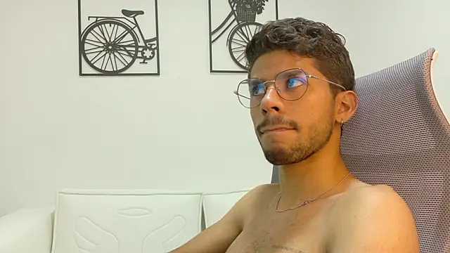 Snapshot of ALANVILLA_LOBO chatting on October 16, 6:42 pm ALANVILLA LOBO online show from October 16, 6:42 pm