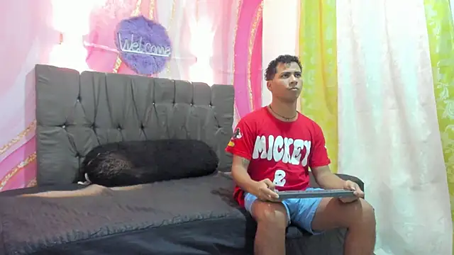 Raphael LatinBoy online show from October 14, 3:07 am