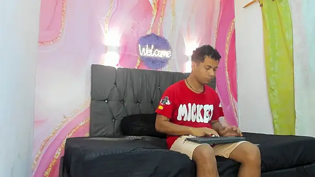 Raphael LatinBoy online show from October 16, 3:07 am