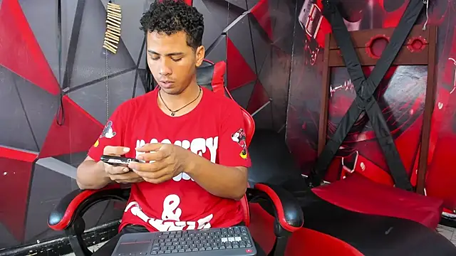 Raphael LatinBoy online show from October 18, 4:04 am