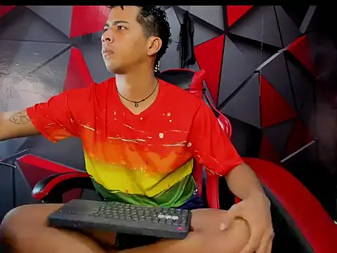 Raphael LatinBoy online show from October 21, 8:20 pm