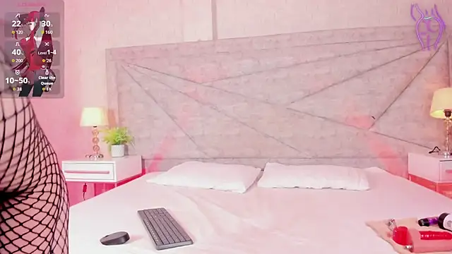 Snapshot of VianyLove__ chatting on October 13, 8:31 pm VianyLove online show from October 13, 8:31 pm